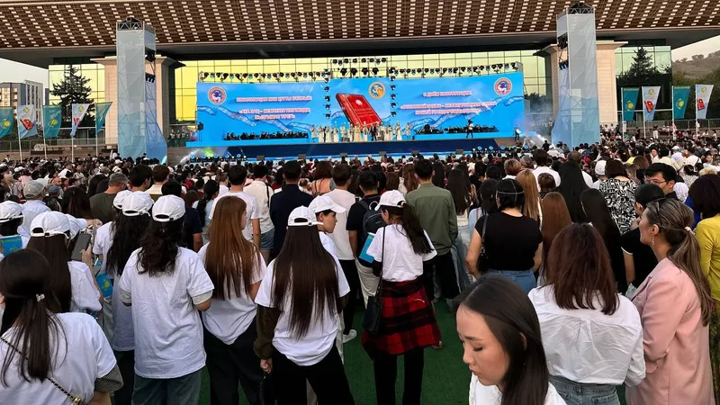 Как алматинцы отметили День Конституции – фоторепортаж