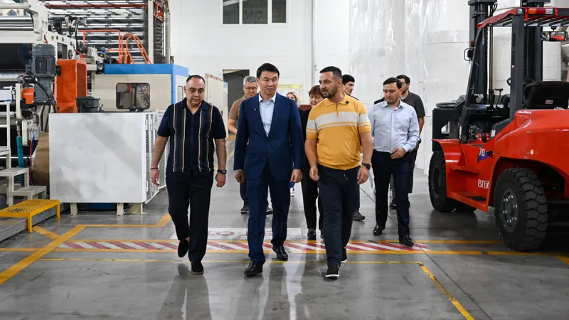 Аким Алматы ознакомился с деятельностью промышленных предприятий Жетысуского района