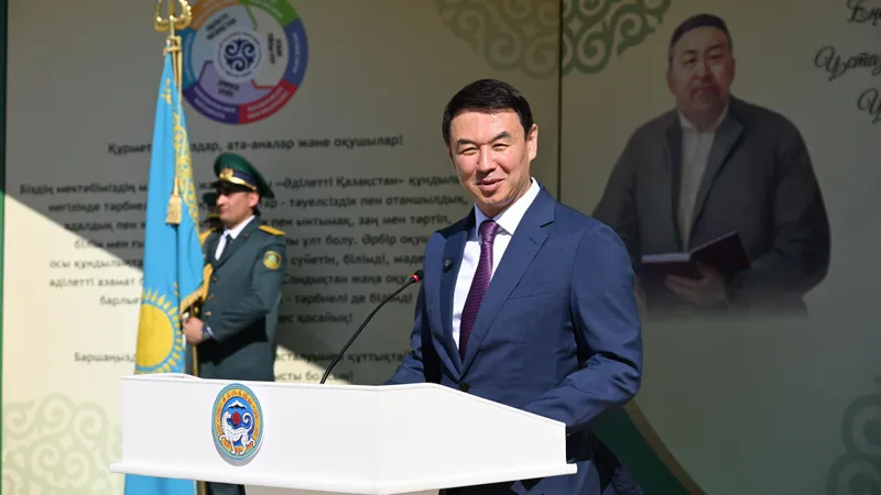 Аким Алматы поздравил школьников с Днем знаний и открыл новые школы