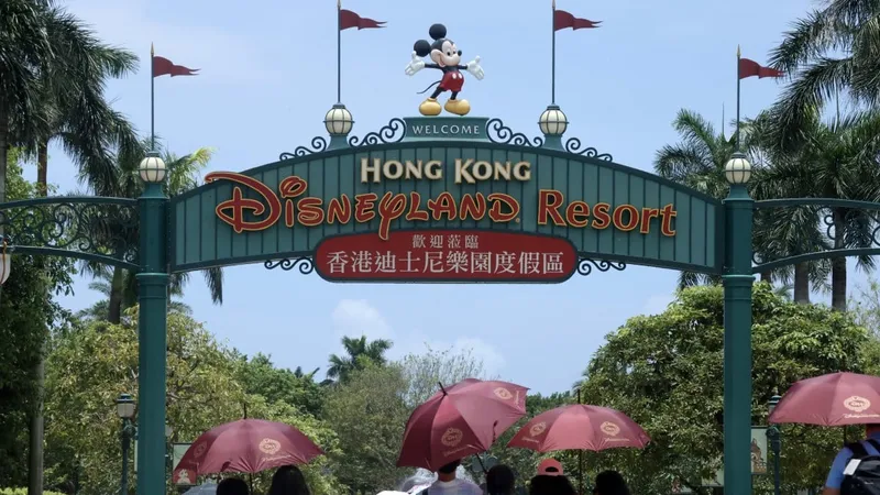 Турист впал в кому после катания на аттракционе в Диснейленде