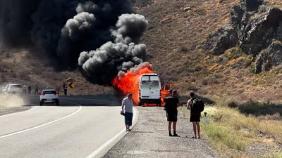 машина сгорела на трассе в Алматинской области. , фото - Новости Zakon.kz от 02.09.2025 16:45