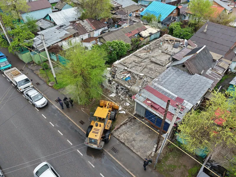 снос дома в горах Алматы, фото - Новости Zakon.kz от 03.09.2025 17:12