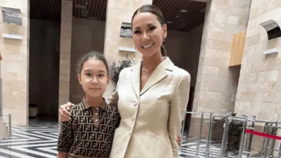 Казахстанская журналистка и ее дочь, фото - Новости Zakon.kz от 03.09.2025 07:37