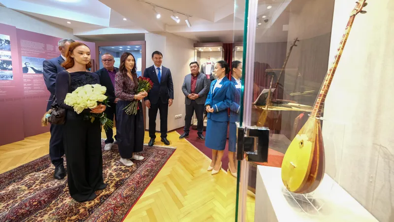 Ко Дню города в Алматы обновили музей Нургисы Тлендиева: экспозицию посетил аким Дархан Сатыбалды