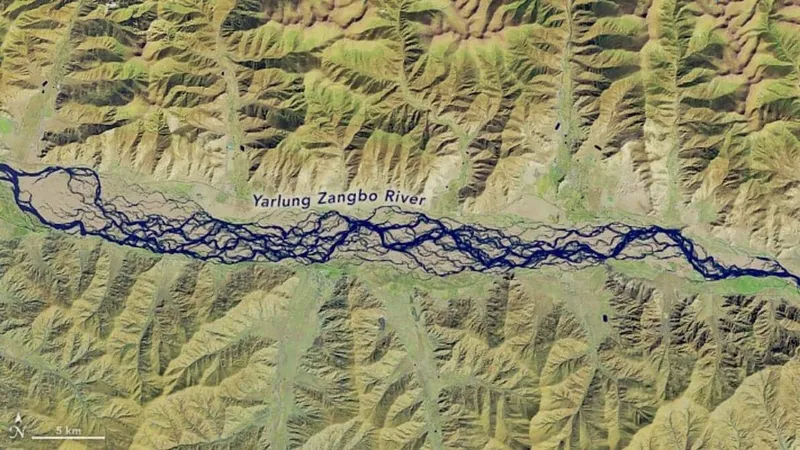 Спутники показали, как менялась самая высокогорная река в мире