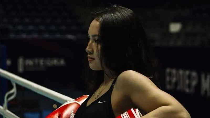 Казахстанская и узбекистанская боксерши показали зрелищное противостояние