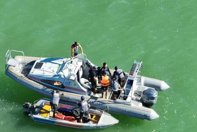 Лодка перевернулась на Капшагае: спасатели ищут мужчину пятый день