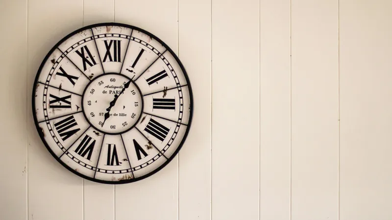 Как с помощью часов заманить удачу в дом