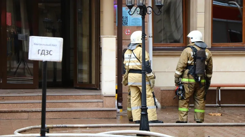 Атырауда қонақүй кешеніндегі өрттен бірнеше адам зардап шекті