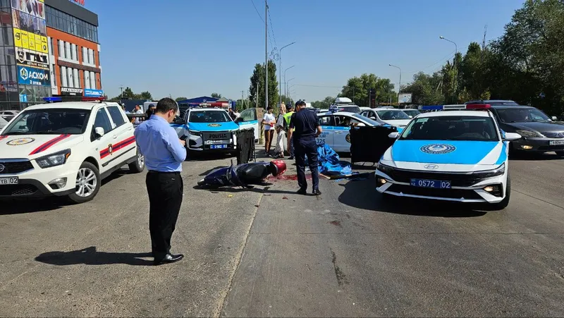 место ДТП в Алматы, фото - Новости Zakon.kz от 05.09.2025 11:42