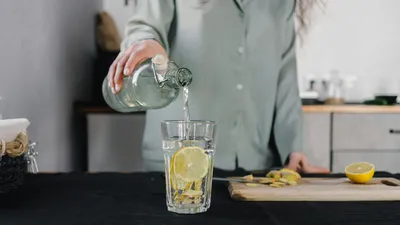 лимон с водой, диеты, похудение, вред здоровью, врачи, спорт, фото - Новости Zakon.kz от 05.09.2025 17:20