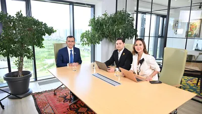 Маулен Ашимбаев, Динара Сатжан, фото - Новости Zakon.kz от 05.09.2025 16:06