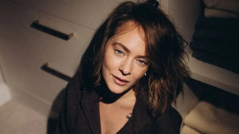 Звезду "Холопа 2" Аглаю Тарасову освободили из-под стражи в зале суда