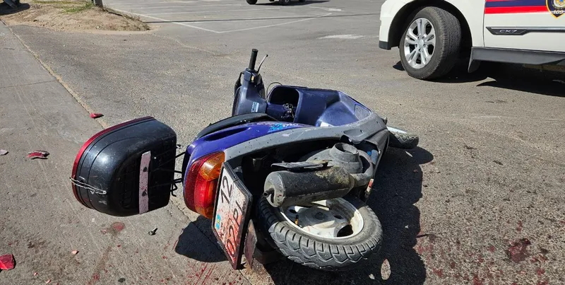 разбитый в ДТП мопед, фото - Новости Zakon.kz от 05.09.2025 11:42