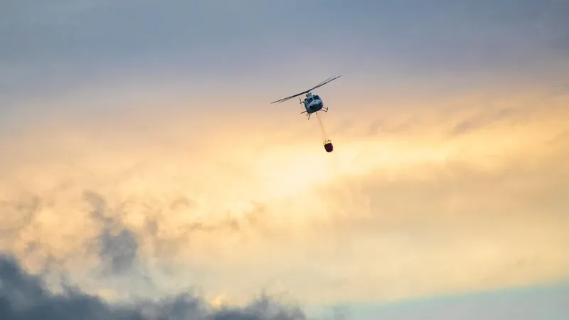 Вертолет тушит горение камыша в Алматинской области