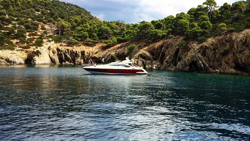 Новая яхта стоимостью почти 1 млн долларов затонула у берегов Турции