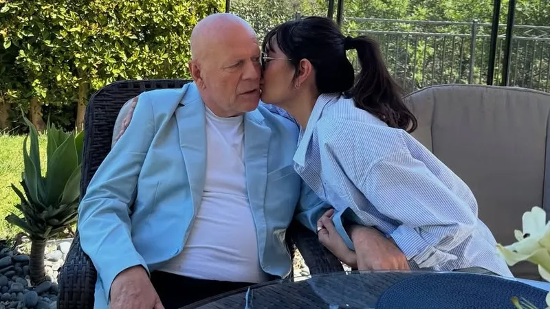 Деми Мур рассказала о сложностях борьбы с болезнью Брюса Уиллиса