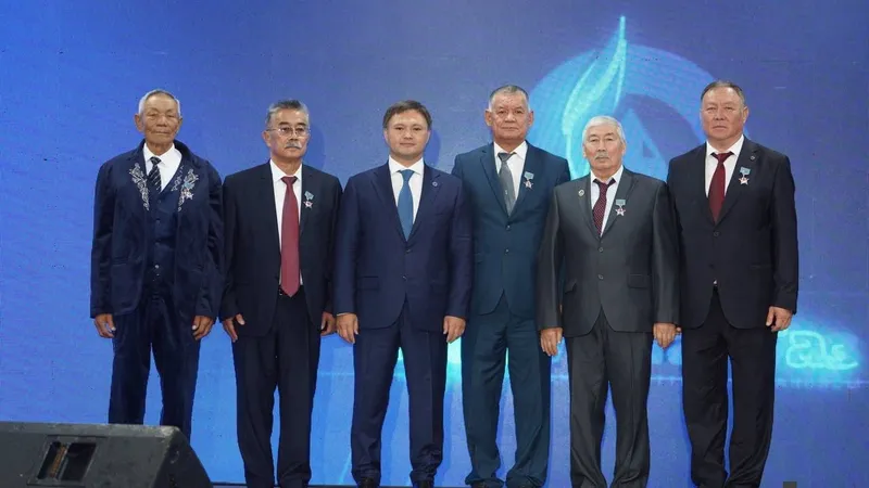 От имени президента вручили государственные награды ветеранам отрасли и работникам группы компаний КМГ