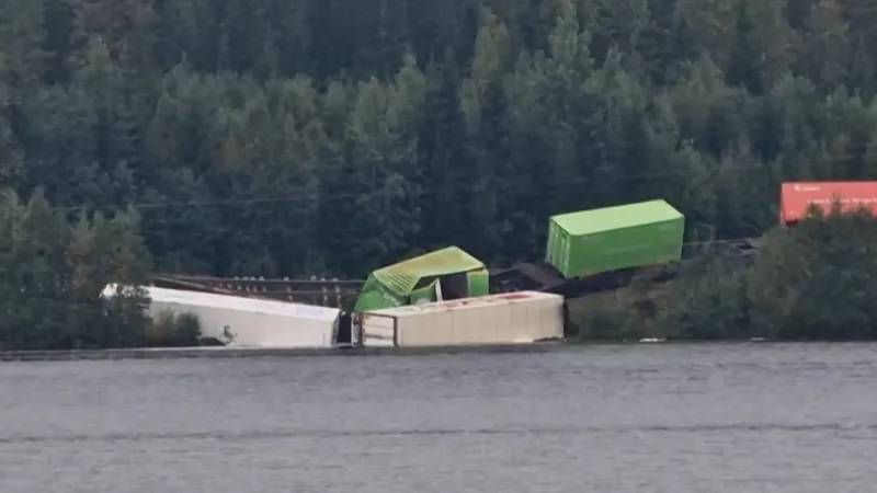 Поезд с боеприпасами сошел с рельсов в Швеции
