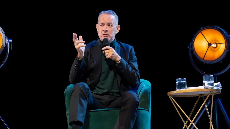 Военные США передумали вручать Тому Хэнксу престижную премию