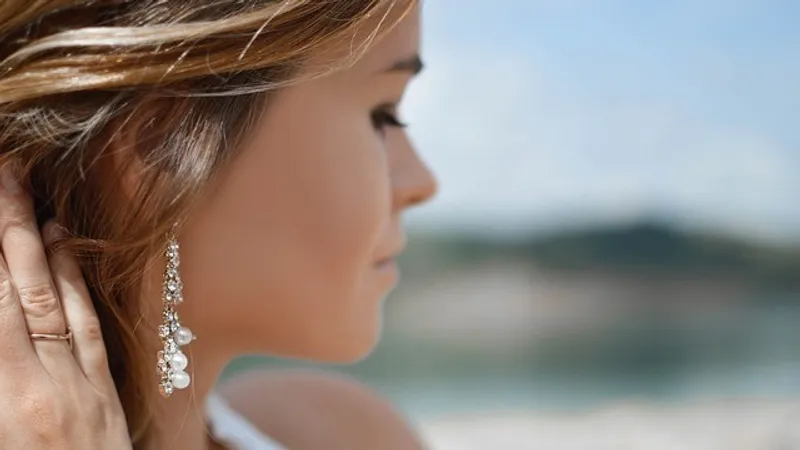 Какая часть тела выдает возраст женщины