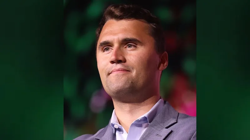 Покушение на убийство и паника: в сторонника Трампа выстрелили на глазах студентов