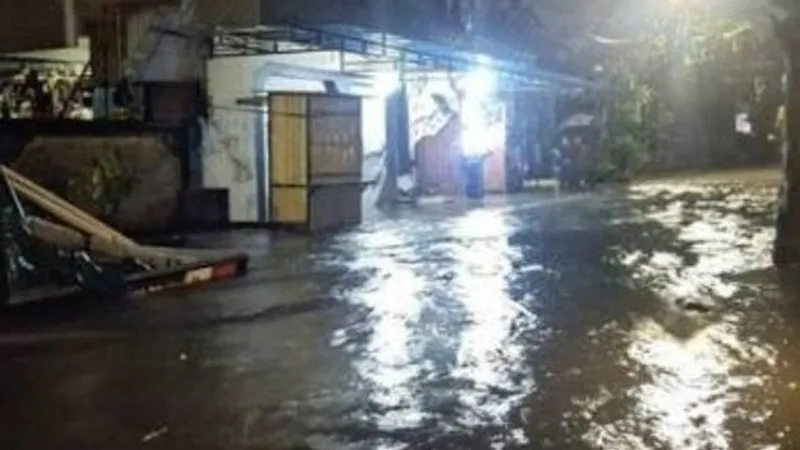 Дожди парализовали Бали