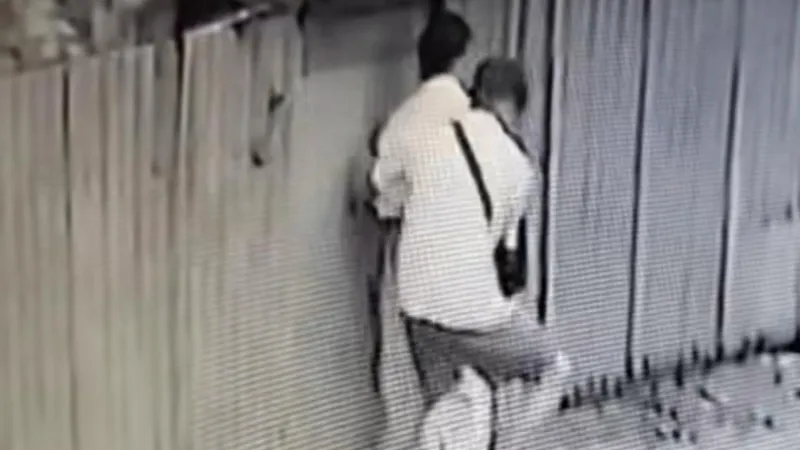 14-летним подростком оказался "герой" видео с домогательствами к девушке в Алматы