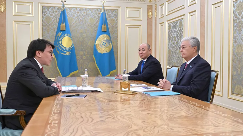 Глава АЗРК Токаеву: 450 предприятий с госучастием хотят передать в конкурентную среду