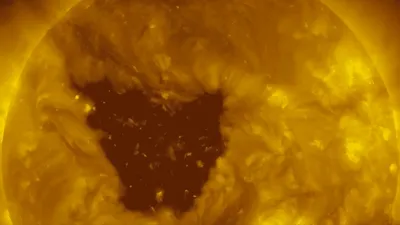 дыра на Солнце, фото - Новости Zakon.kz от 11.09.2025 17:16