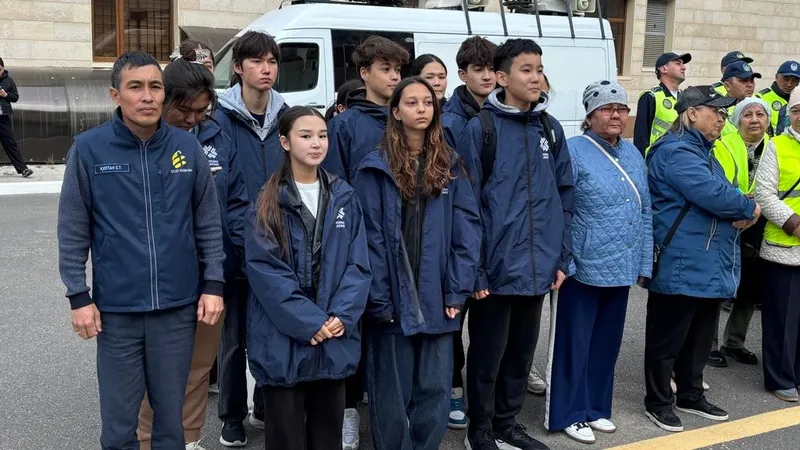 Волонтеры "Астана Жастары", фото - Новости Zakon.kz от 12.09.2025 19:25