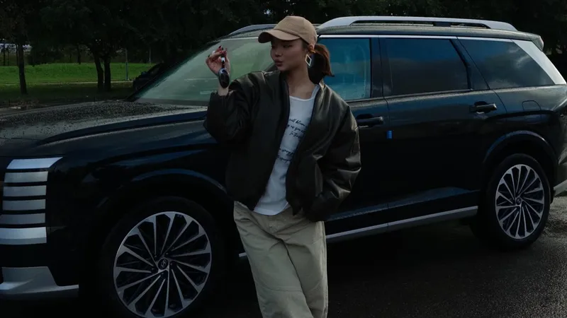 16-летняя дочь Кайрата Нуртаса похвасталась ключами от внедорожника за 34 млн