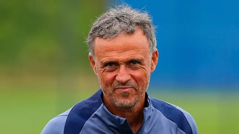 Победитель Лиги чемпионов УЕФА на время остался без главного тренера