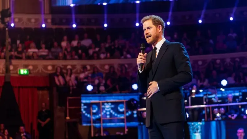 Принц Гарри стремится примирить короля Великобритании с Меган Маркл