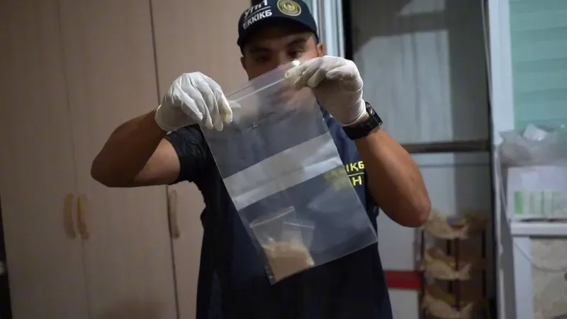 В Атырау задержан подозреваемый с крупной партией синтетических наркотиков