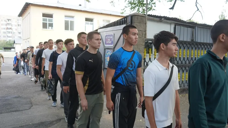 Сколько алматинцев призовут на срочную службу осенью