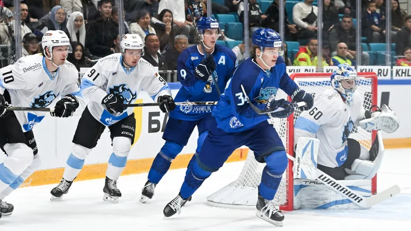 "Барыс" дома сыграл с минским "Динамо" в матче КХЛ