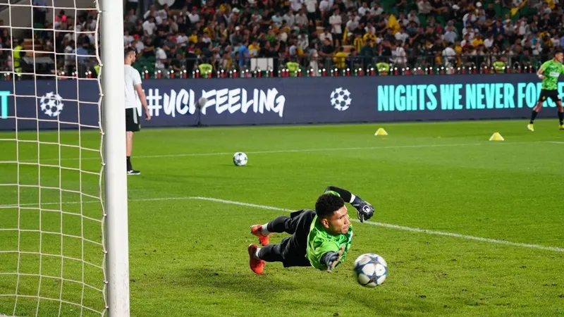 Вратарь "Кайрата" Темирлан Анарбеков получил травму и покинул поле на носилках