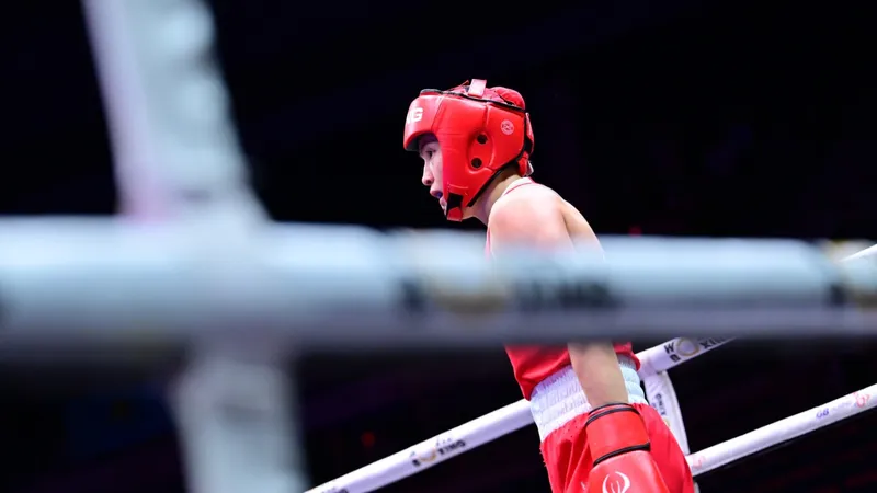 Назым Кызайбай выиграла "серебро" ЧМ по боксу