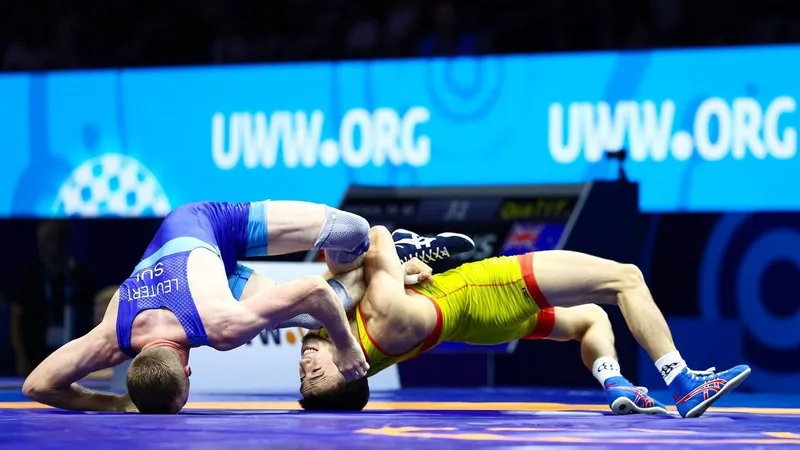 Казахстанец завоевал "бронзу" на ЧМ по вольной борьбе