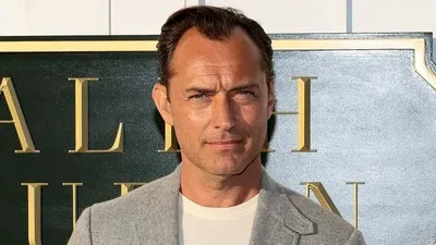 Джуд Лоу в фильме "Черный кролик", фото - Новости Zakon.kz от 16.09.2025 02:27