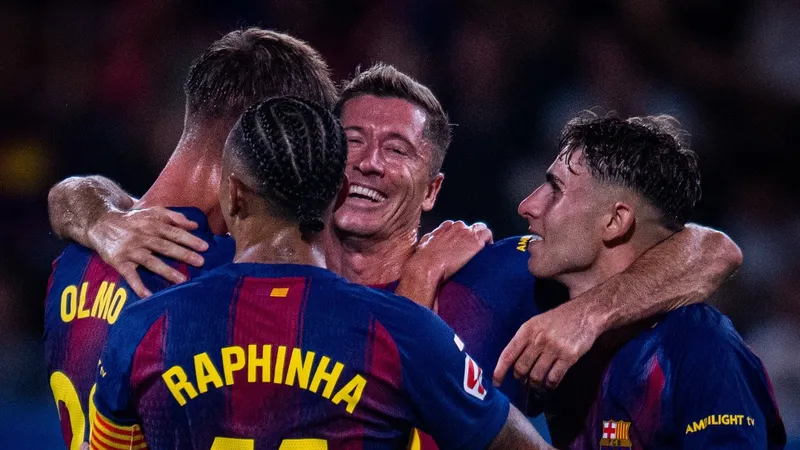 Три игрока "Барселоны" оформили по дублю и сокрушили "Валенсию" в Ла Лиге