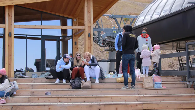 туристы на Шымбулаке, фото - Новости Zakon.kz от 15.09.2025 15:38