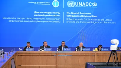 люди за трибуной, фото - Новости Zakon.kz от 16.09.2025 17:40