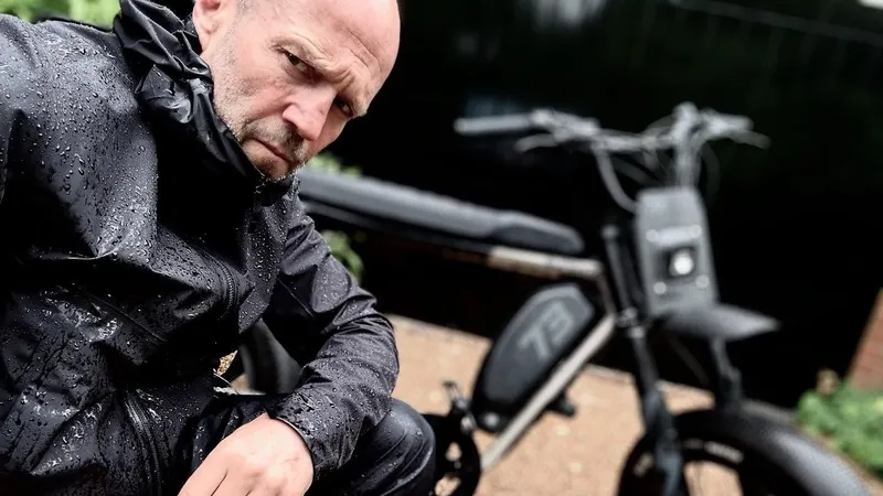 "Он уже выучил русский": шутники снова захватили Instagram Джейсона Стейтема