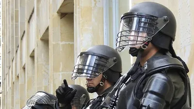 во время митингов в Париже произошли столкновения с полицией, фото - Новости Zakon.kz от 18.09.2025 23:49