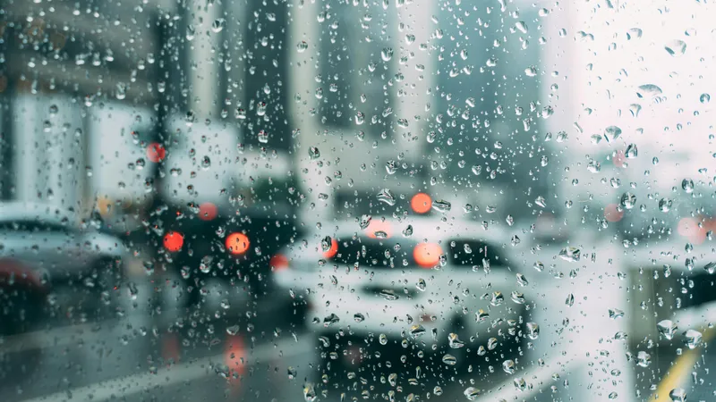 Срочное предупреждение распространил ДЧС Алматы: сильный дождь