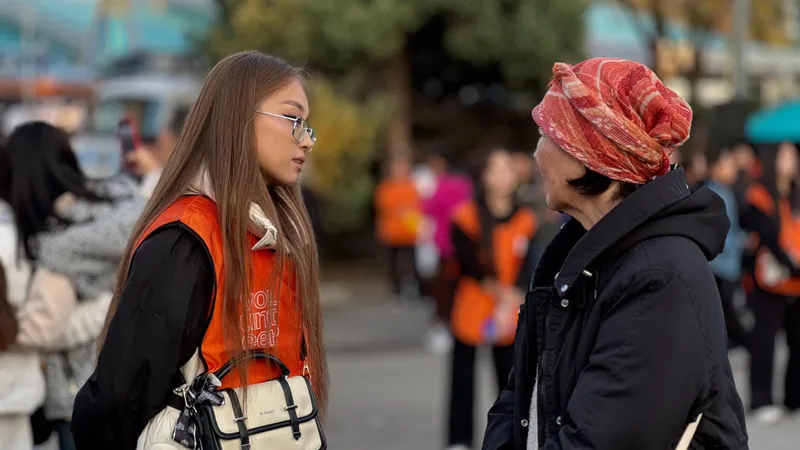 Когда легенды поют, волонтеры создают атмосферу праздника