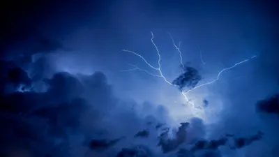 гроза, фото - Новости Zakon.kz от 20.09.2025 17:32