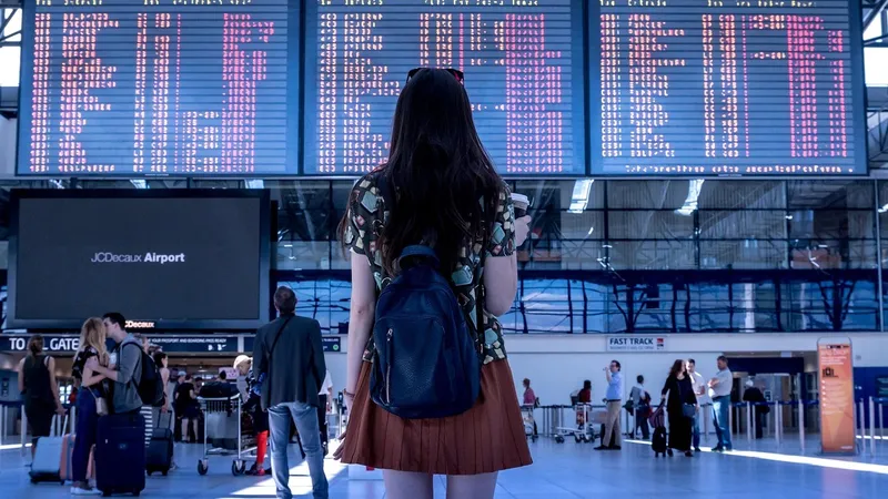 Сотни рейсов задержаны: атака на систему регистрации парализовала крупнейшие аэропорты Европы